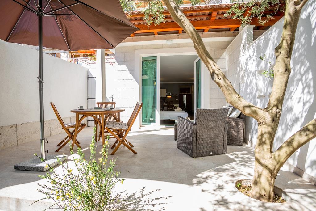 Zlatni Bol Apartments מראה חיצוני תמונה