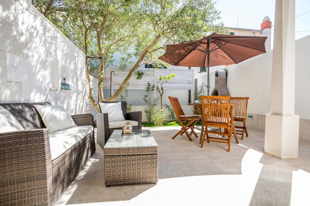Zlatni Bol Apartments מראה חיצוני תמונה