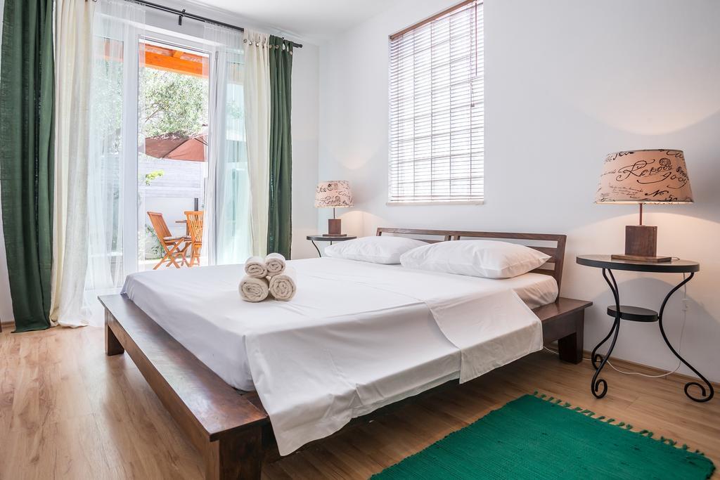 Zlatni Bol Apartments מראה חיצוני תמונה