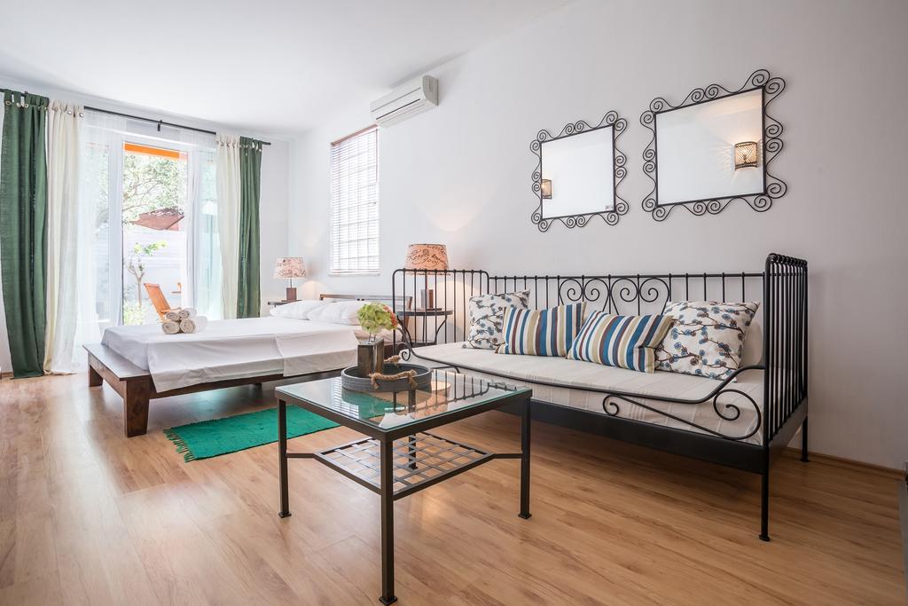 Zlatni Bol Apartments מראה חיצוני תמונה
