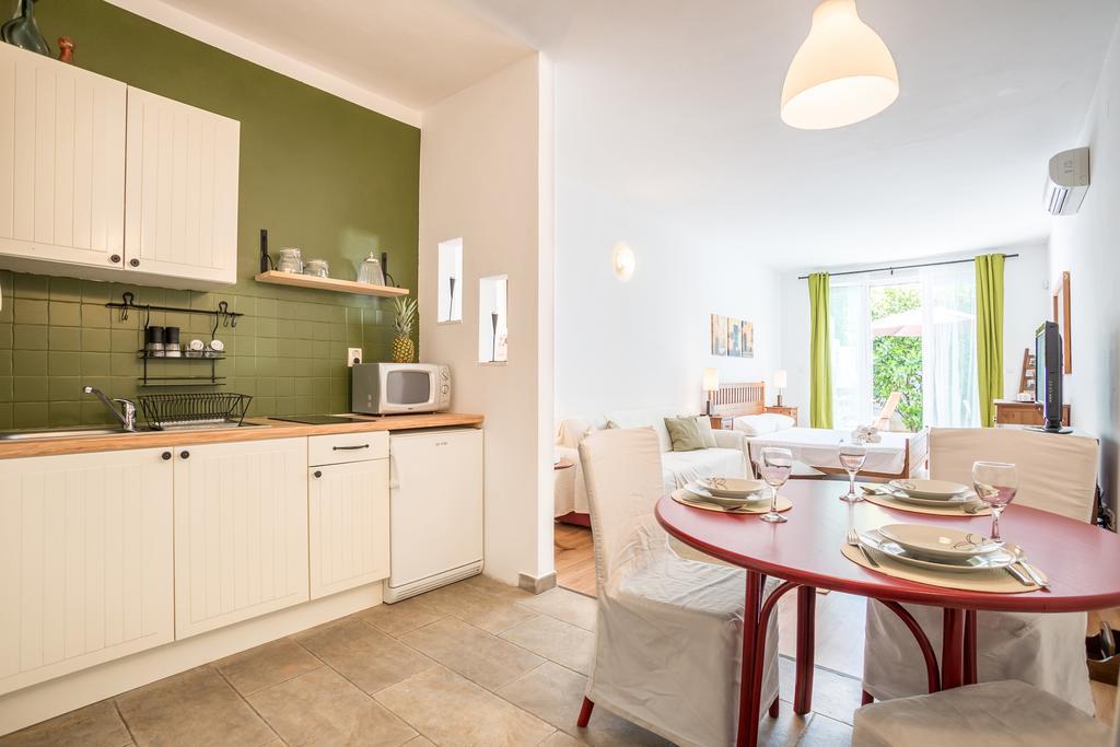 Zlatni Bol Apartments מראה חיצוני תמונה