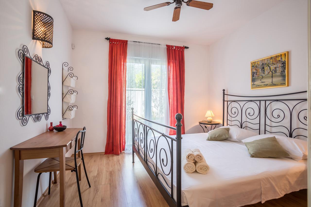 Zlatni Bol Apartments מראה חיצוני תמונה
