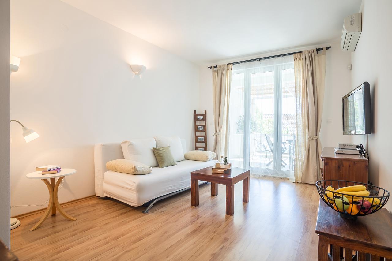 Zlatni Bol Apartments מראה חיצוני תמונה
