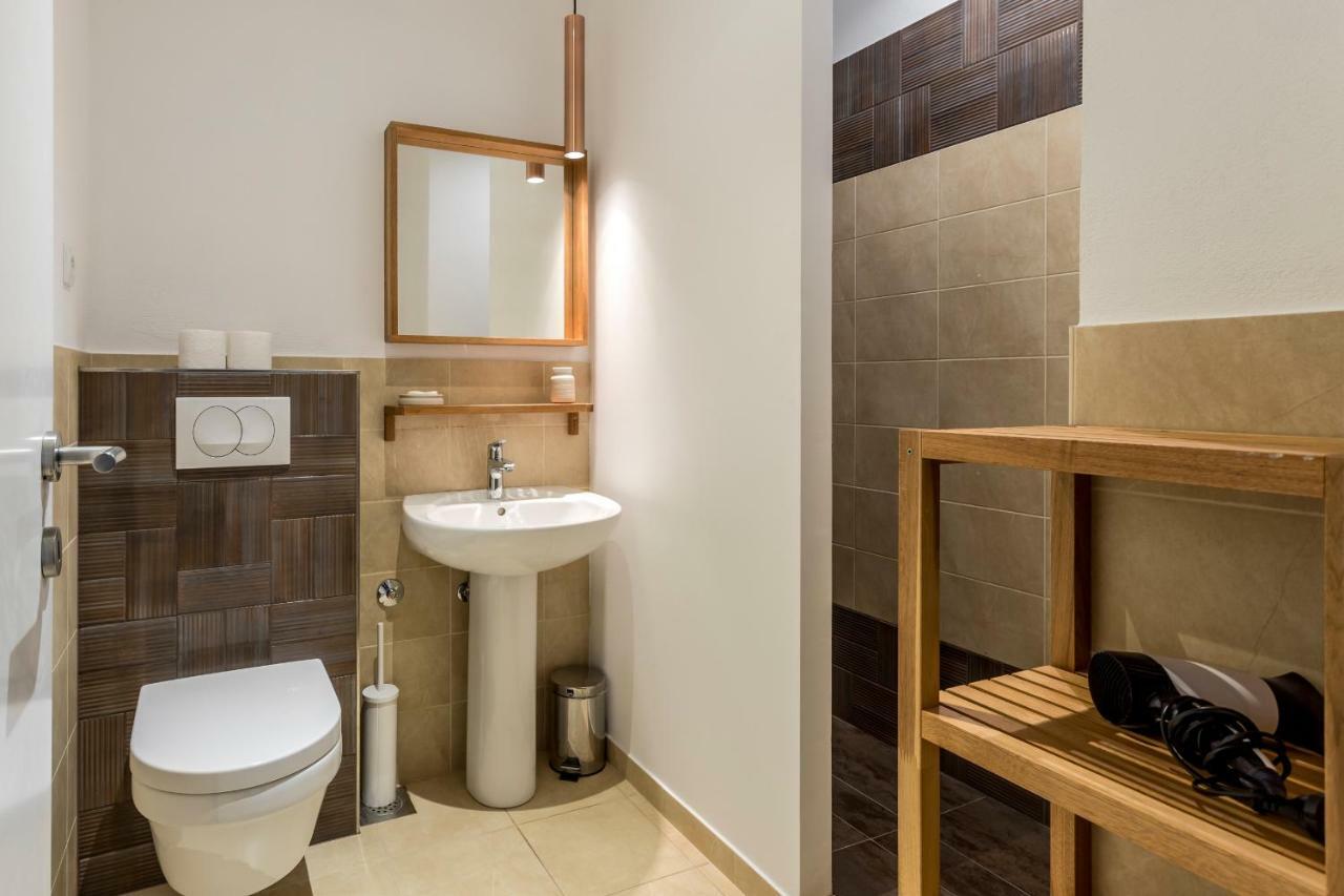 Zlatni Bol Apartments מראה חיצוני תמונה
