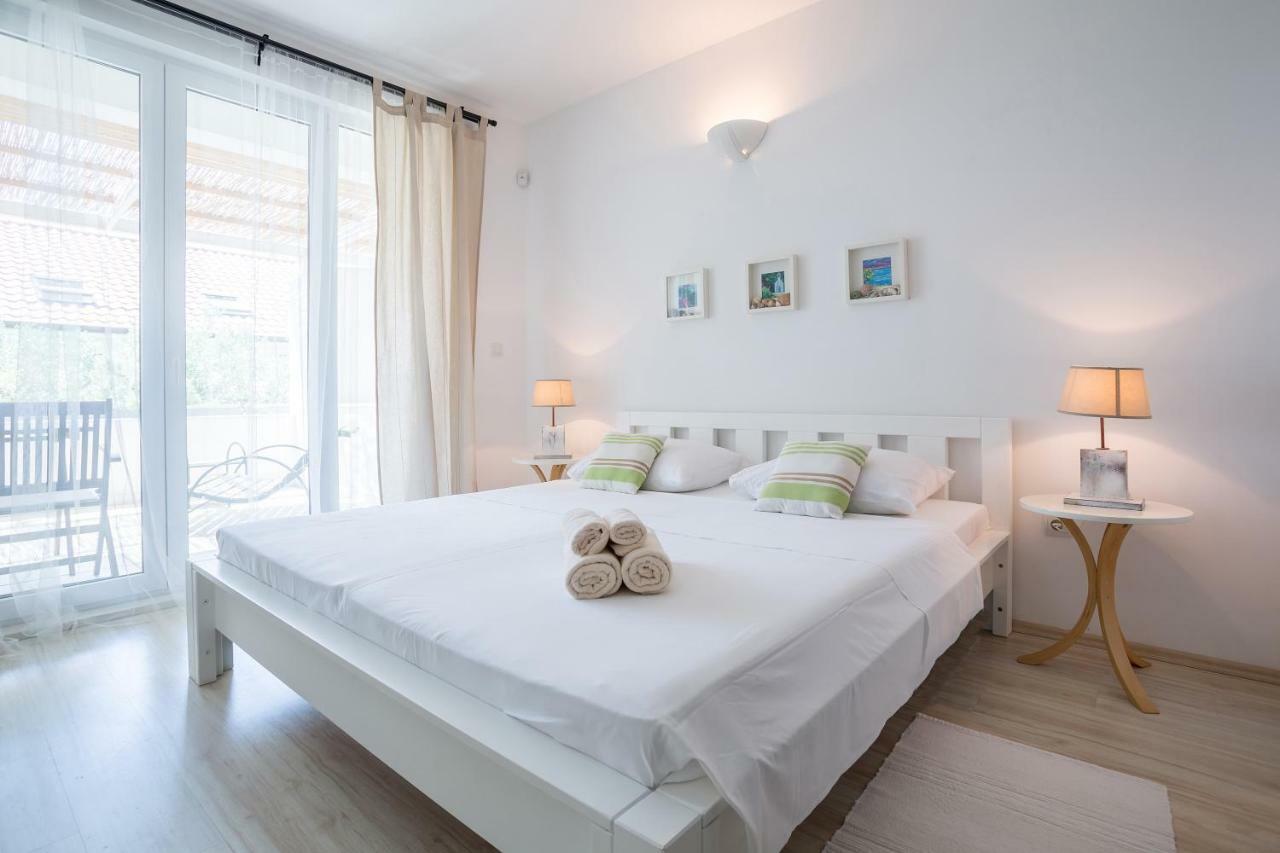 Zlatni Bol Apartments מראה חיצוני תמונה